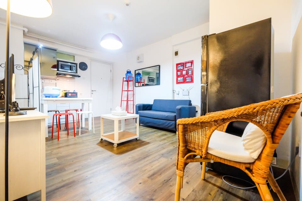 Room | Living room | TV
