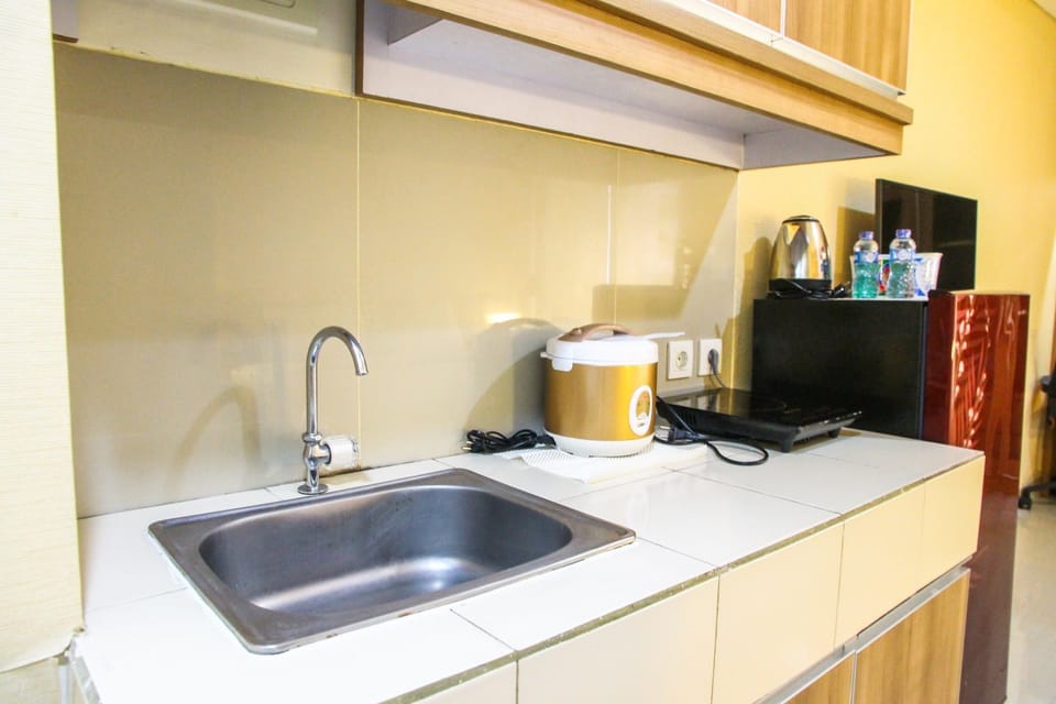 Room | Private kitchenette | Fridge, stovetop, electric kettle, rice cooker