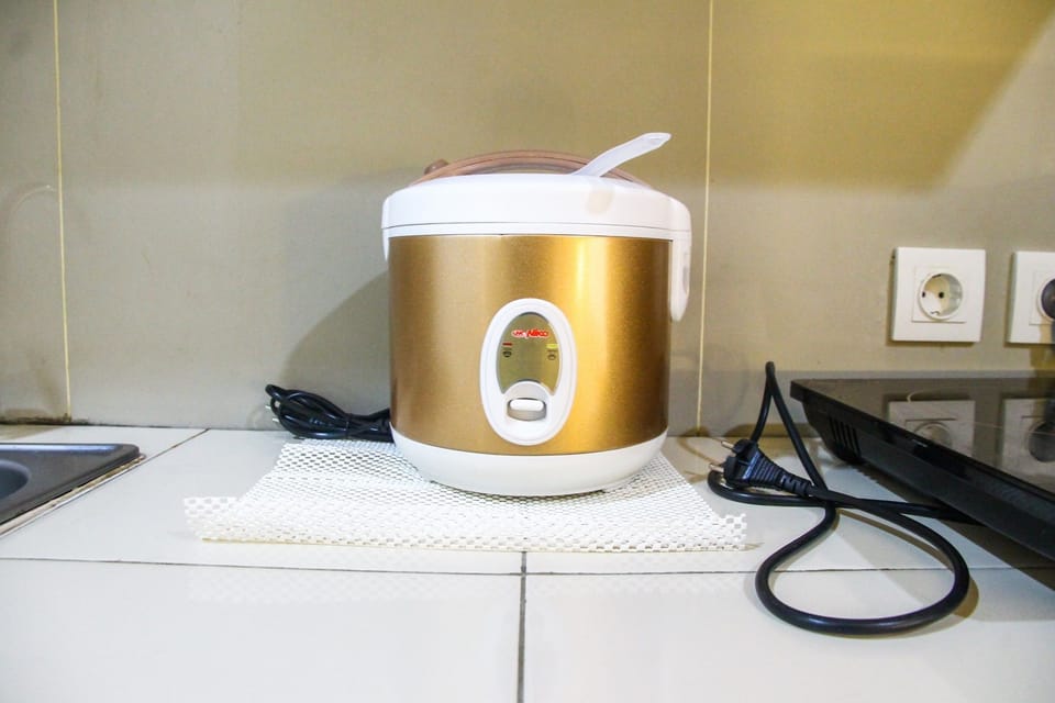 Room | Private kitchenette | Fridge, stovetop, electric kettle, rice cooker