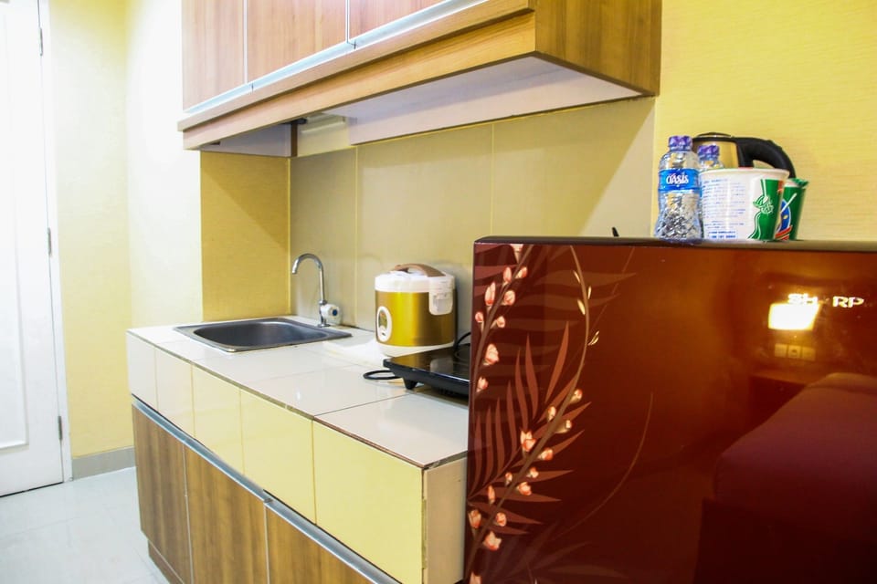 Room | Private kitchenette | Fridge, stovetop, electric kettle, rice cooker