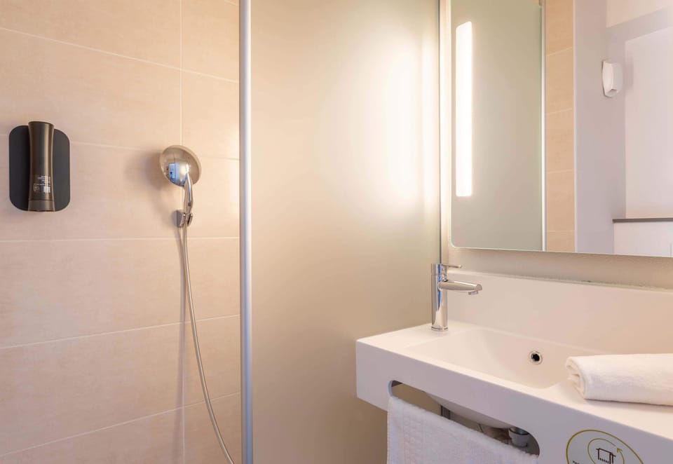 Shower, free toiletries, hair dryer, towels