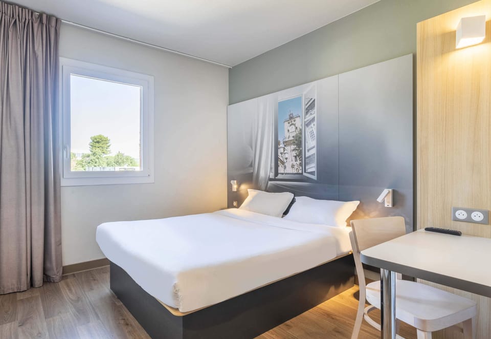 Double Room, Non Smoking | Desk, soundproofing, iron/ironing board, free WiFi