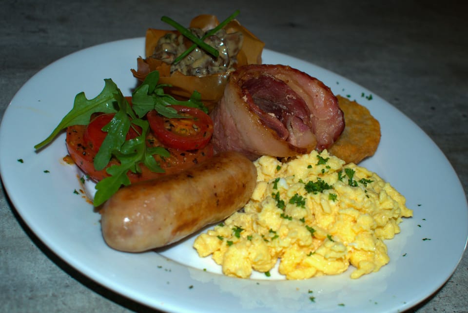 Free daily English breakfast