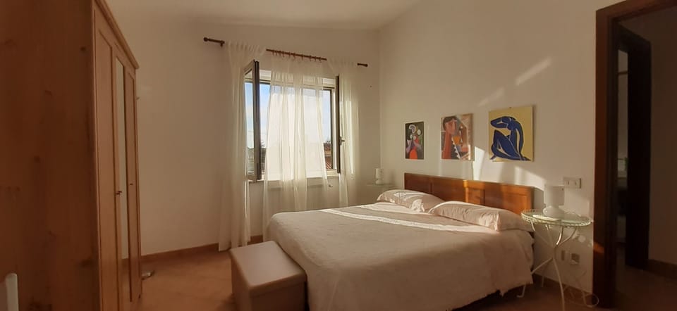 Classic Double Room, 1 Queen Bed, Non Smoking | Frette Italian sheets, premium bedding, down comforters