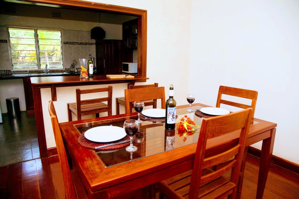 Premium Apartment, 2 Double Beds, Non Smoking, Garden View | In-room dining