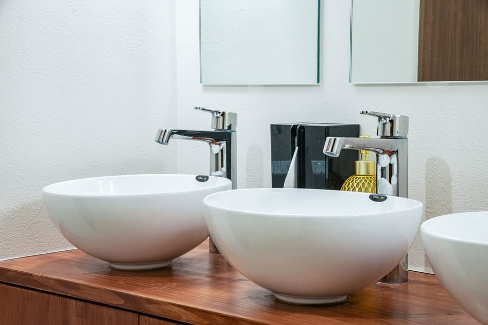 Bathroom sink