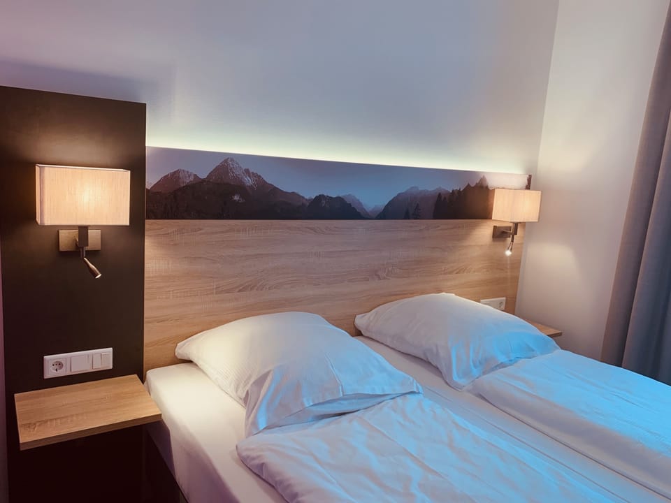 Double Room | In-room safe, desk, laptop workspace, blackout drapes