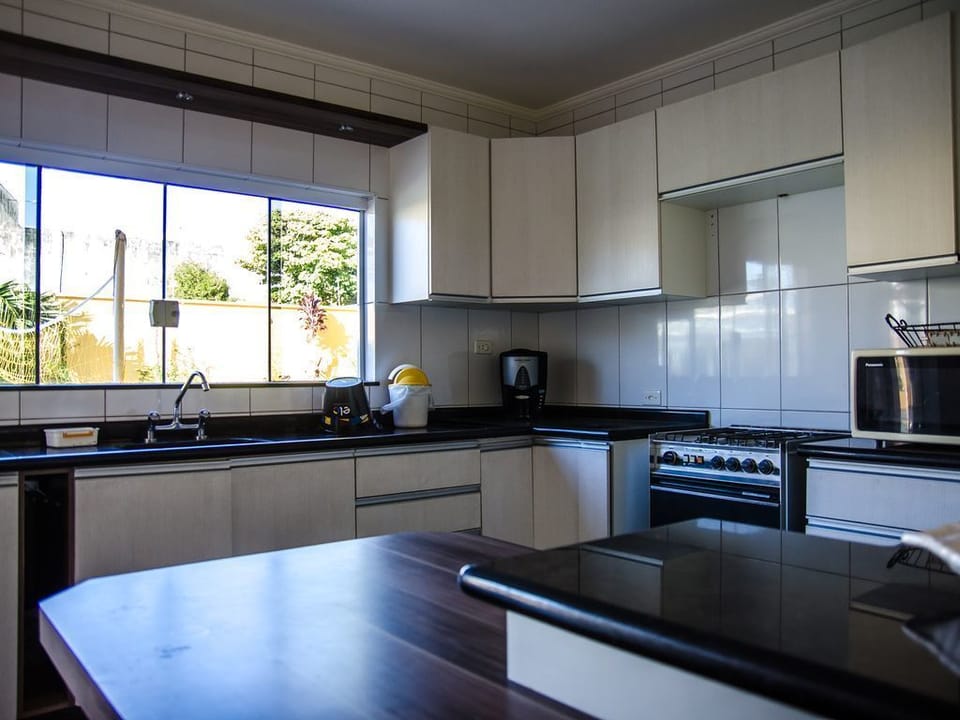 Family House, Multiple Beds, Non Smoking | Private kitchen | Fridge, microwave, oven, stovetop