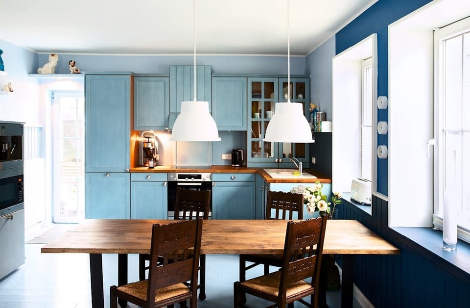 Luxury Studio Suite, 1 King Bed, Ground Floor (Blaue Türe) | Private kitchen | Oven, dishwasher, blender, cookware/dishes/utensils