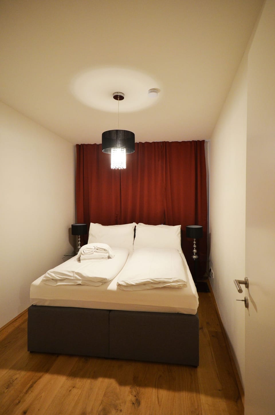 Premium Apartment | 2 bedrooms, blackout drapes, iron/ironing board, cribs/infant beds