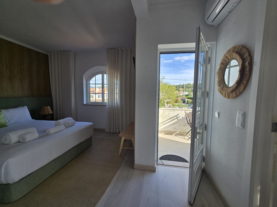 3 bedrooms, iron/ironing board, WiFi (free), bed sheets