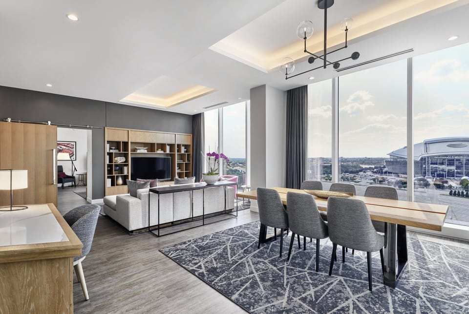 Suite (Champions) | Premium bedding, minibar, in-room safe, desk