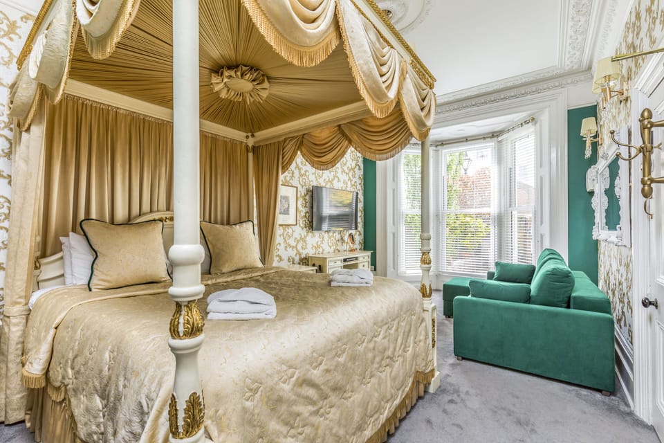 Deluxe Studio | Premium bedding, pillowtop beds, individually decorated