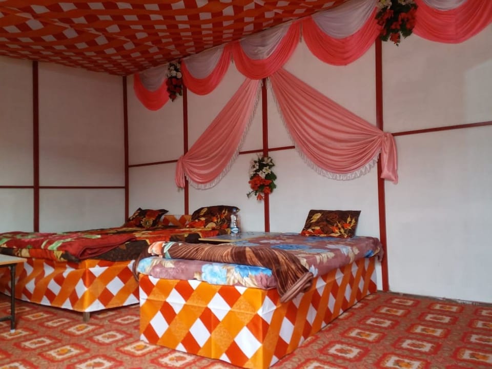 Free WiFi, bed sheets