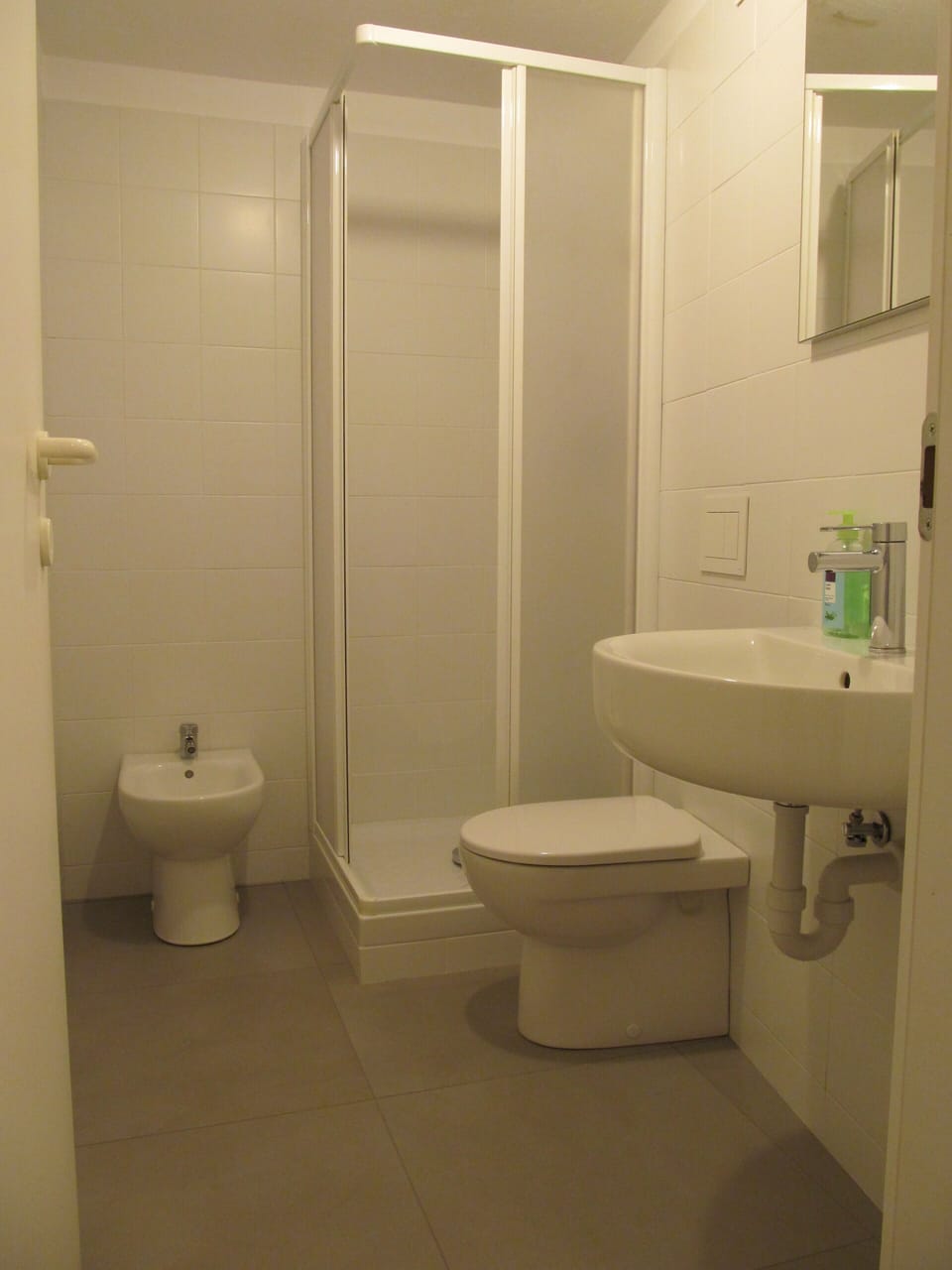 Shower, free toiletries, hair dryer, bidet