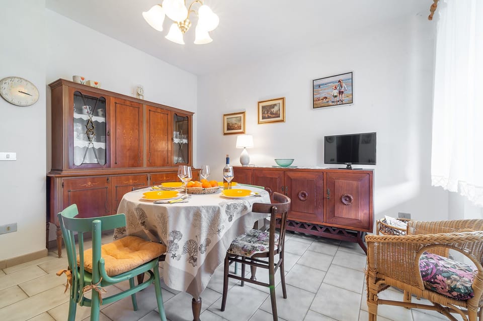 Apartment, 3 Bedrooms | In-room dining