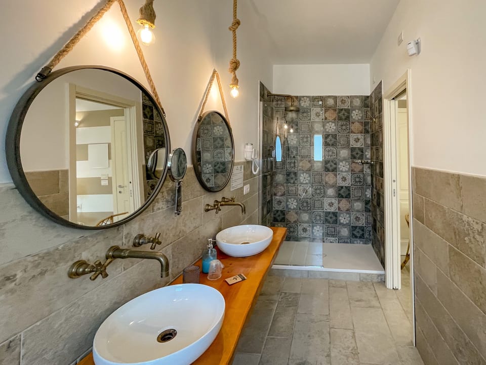 Luxury Suite, 1 King Bed with Sofa bed, Hot Tub, Ground Floor | Bathroom | Shower, rainfall showerhead, eco-friendly toiletries, hair dryer