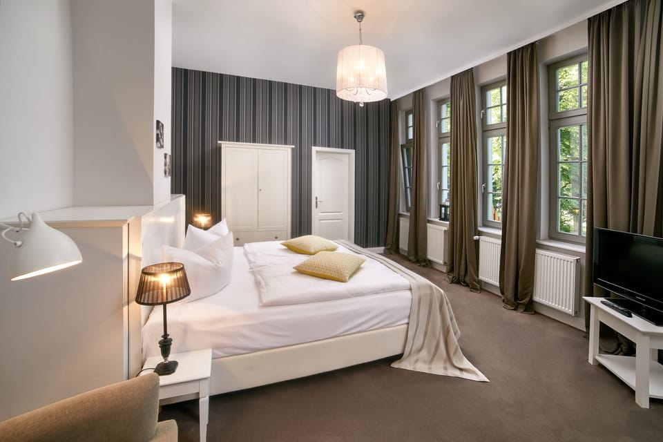 Classic Double Room | 1 bedroom, hypo-allergenic bedding, individually furnished, desk