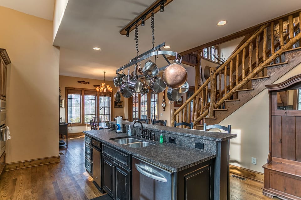 Kitchen bar area