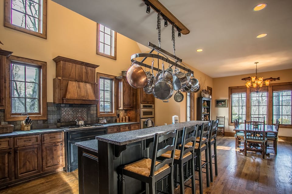 Kitchen bar area