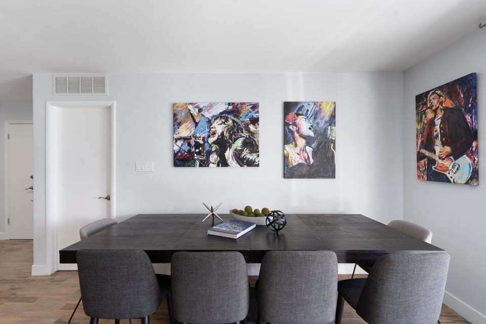 Large dining table that seats 10.