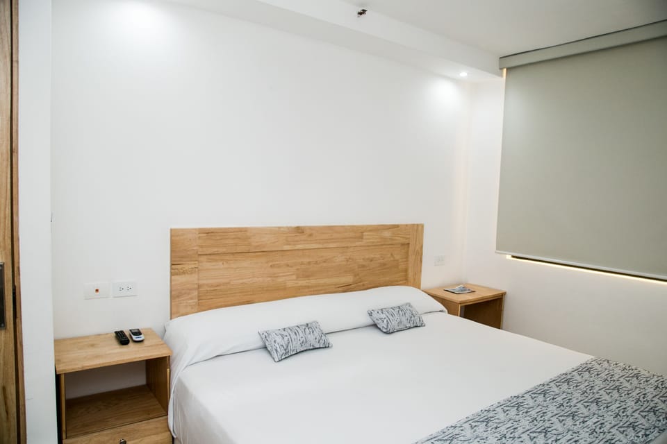 Deluxe Room, 1 King Bed, Non Smoking | Premium bedding, memory foam beds, desk, laptop workspace