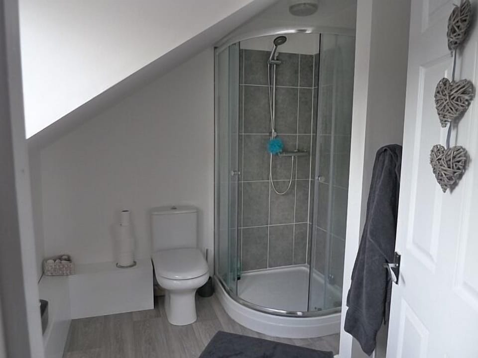 en-suite shower room