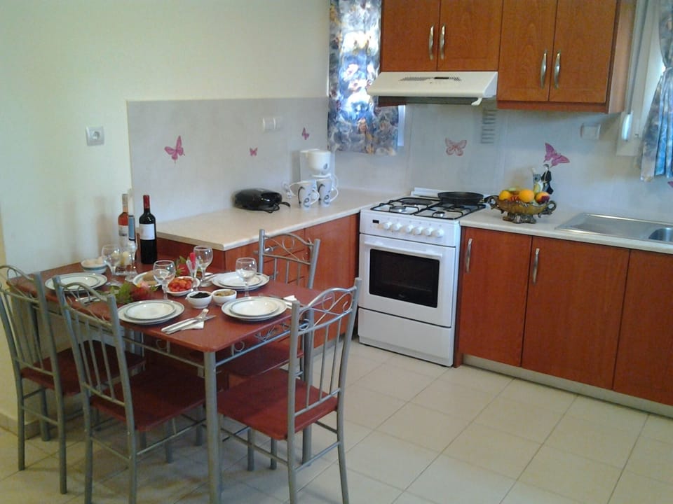dining and kitchen