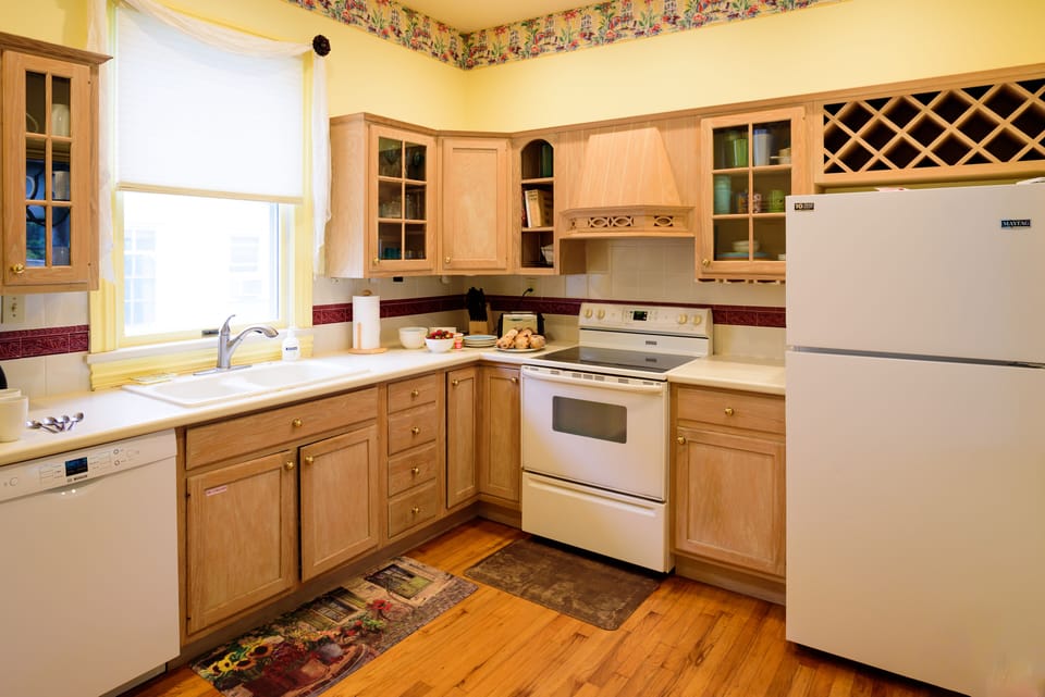 Kitchen.  Please supply your own food and beverages.