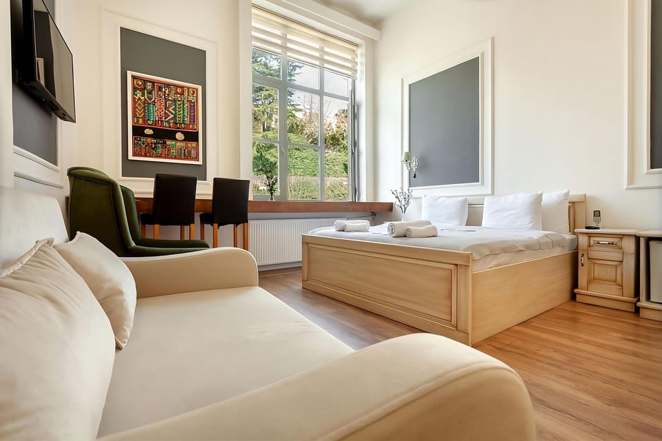 Premium Room, City View | Egyptian cotton sheets, premium bedding, pillowtop beds, minibar