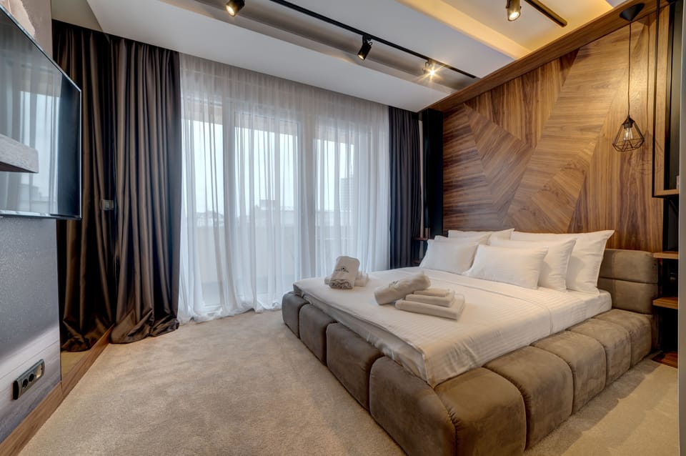 Superior Double Room, 1 Queen Bed | Hypo-allergenic bedding, minibar, in-room safe, desk