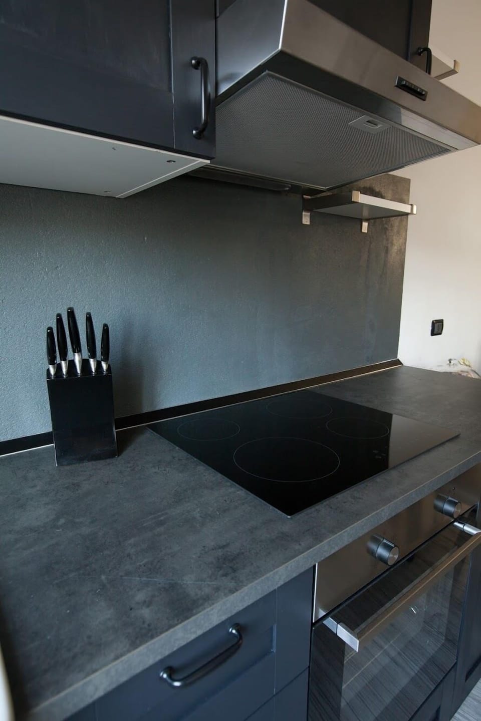 Deluxe Loft, 1 King Bed, Balcony, City View | Private kitchen | Fridge, stovetop, coffee/tea maker, electric kettle