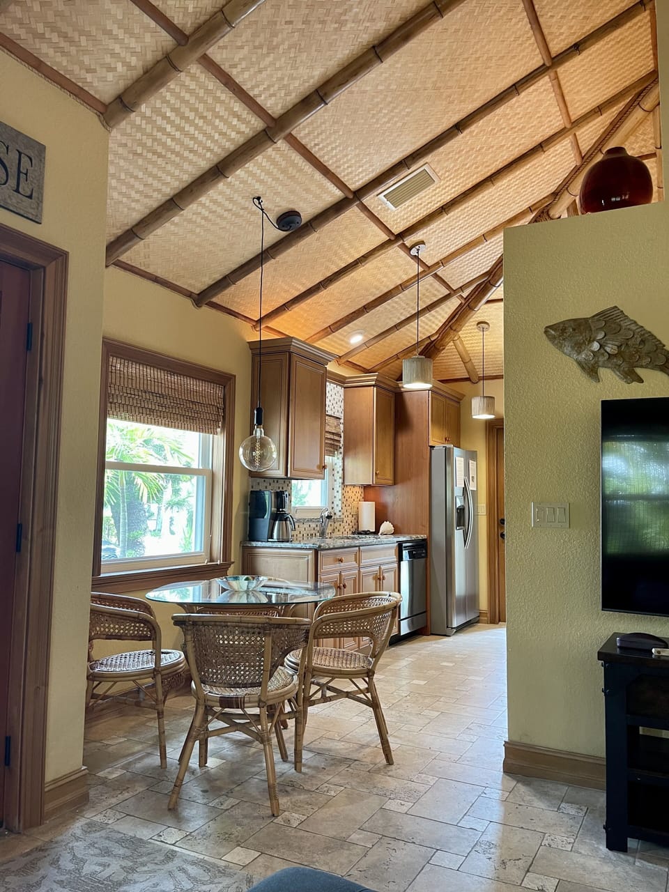 Open area to dining and kitchen.
