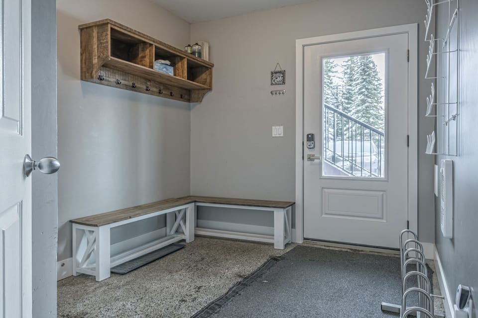 Large Entryway for all of your Gear! 