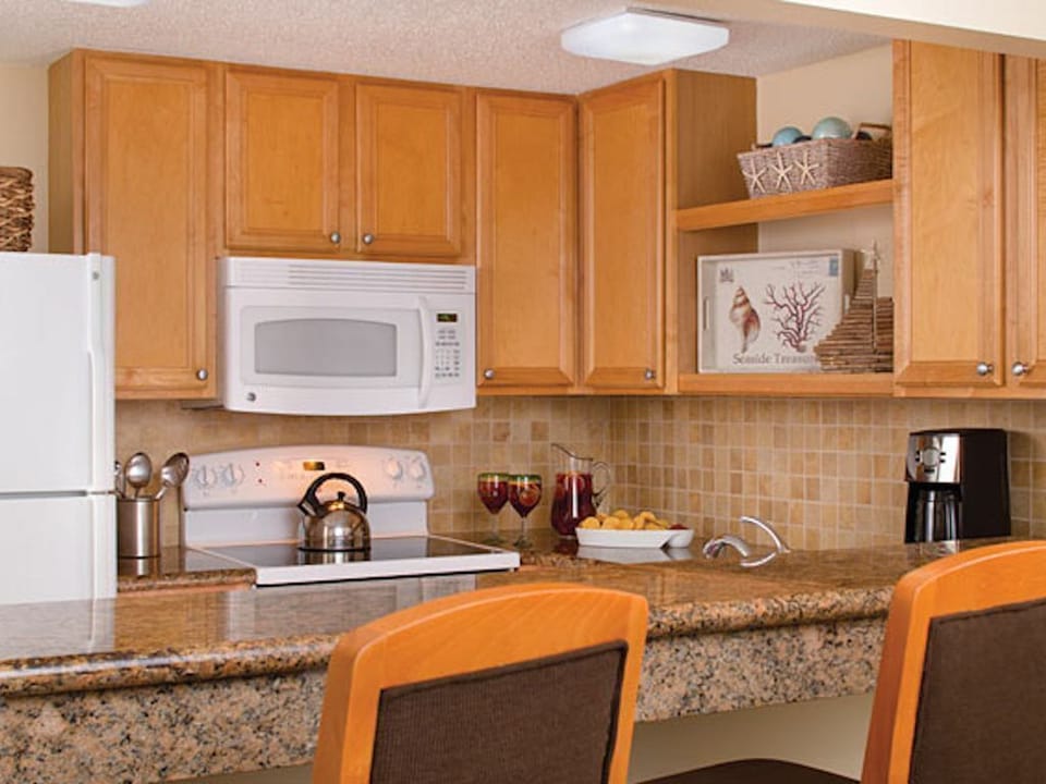 fully stocked kitchen for 6