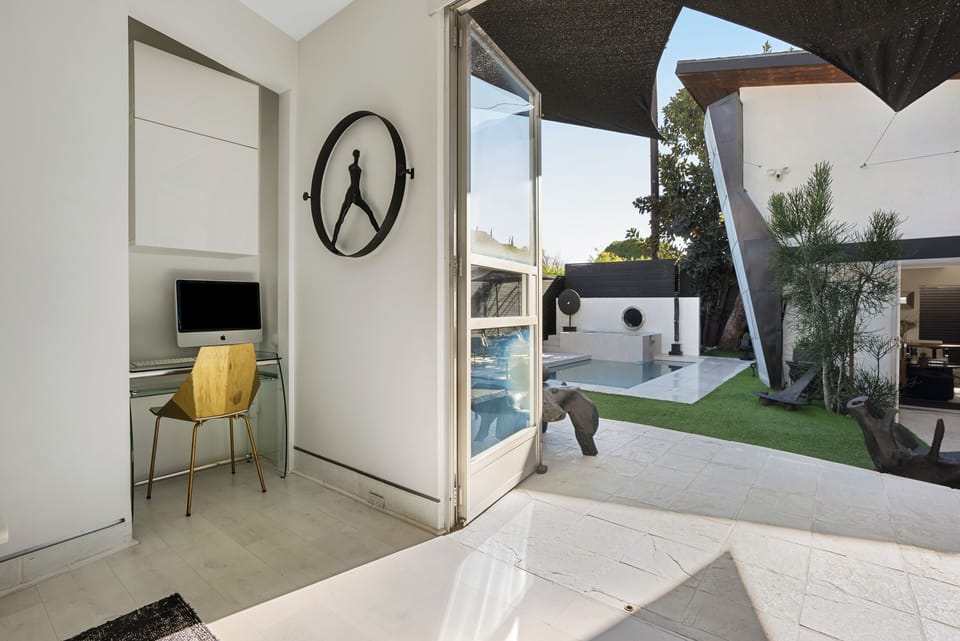 Main house 
bedroom 1 primary  indoor outdoor 

