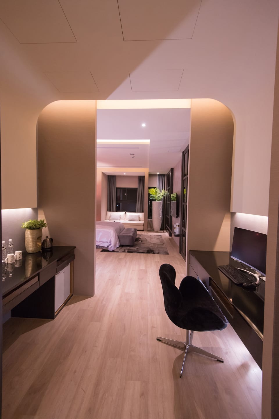 Presidential Suite (Check in after 21:00) | Bathroom | Shower, free toiletries, hair dryer, slippers