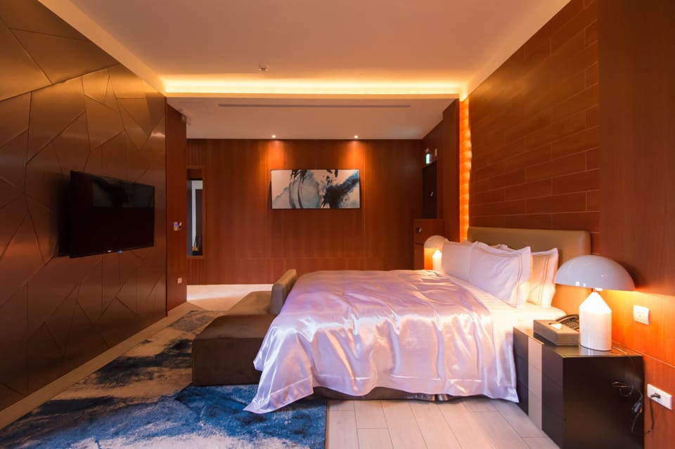 Classic Suite (Check in after 21:00) | Premium bedding, minibar, individually decorated, individually furnished
