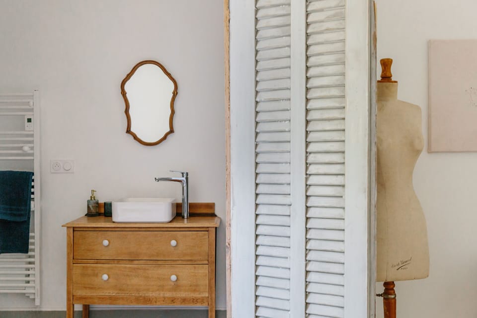 Comfort Suite, Ensuite, Mountain View | Bathroom | Shower, rainfall showerhead, towels