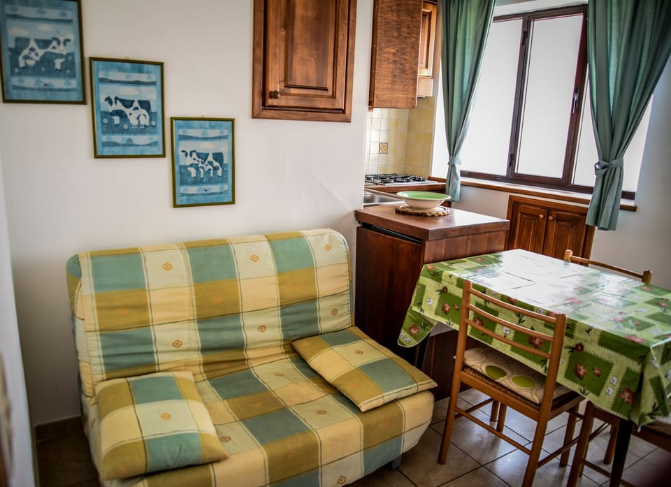 Apartment, Sea View | In-room dining