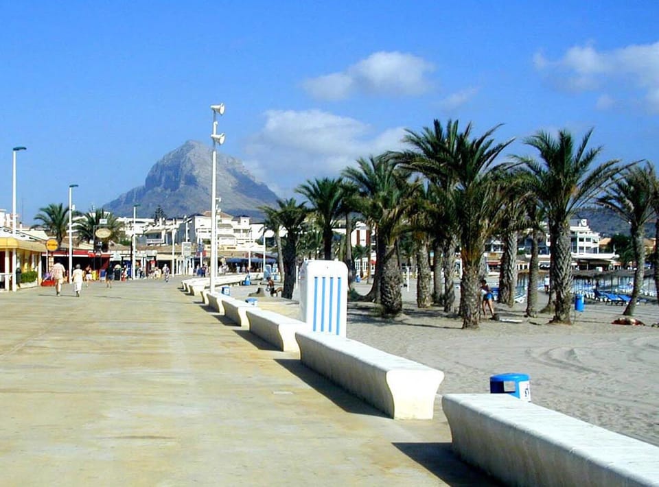 Javea beach and bar promenade 'The Arenal' 6 minutes from the villa by car
