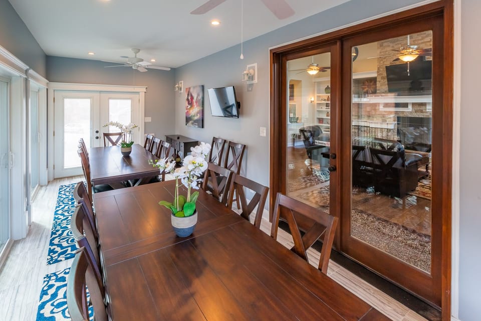 Bright beautiful dining room and sunroom seats 16