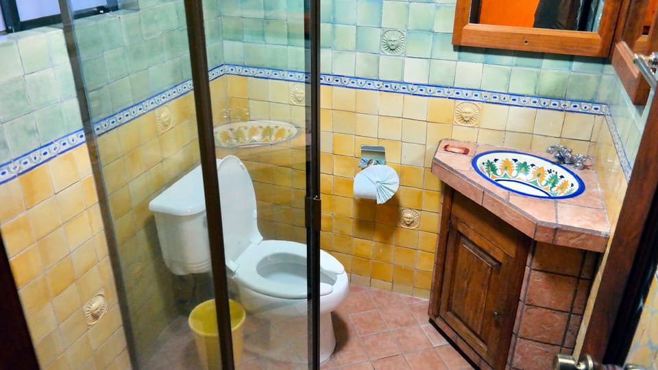 Design Room, Non Smoking, City View | Bathroom | Shower, towels