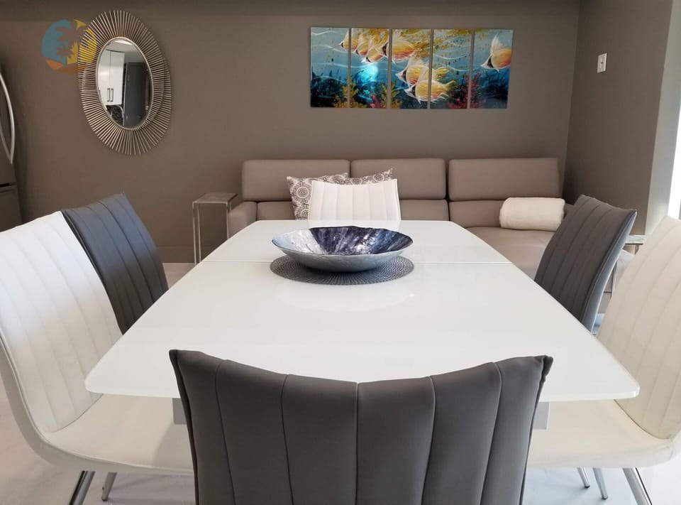 Dining Table Expands for 8