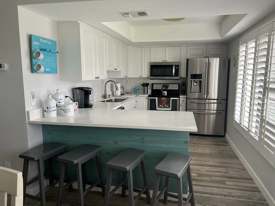 Kitchen with new quartz countertop