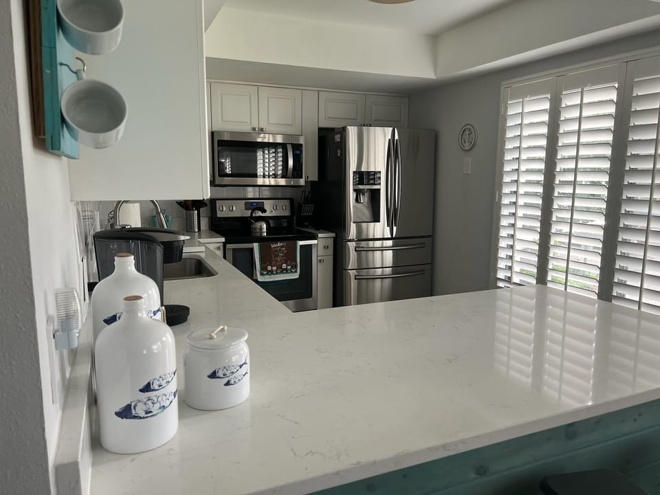 Full kitchen