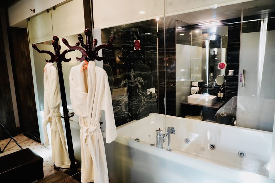 Royal Suite | Bathroom | Shower, rainfall showerhead, hair dryer, slippers