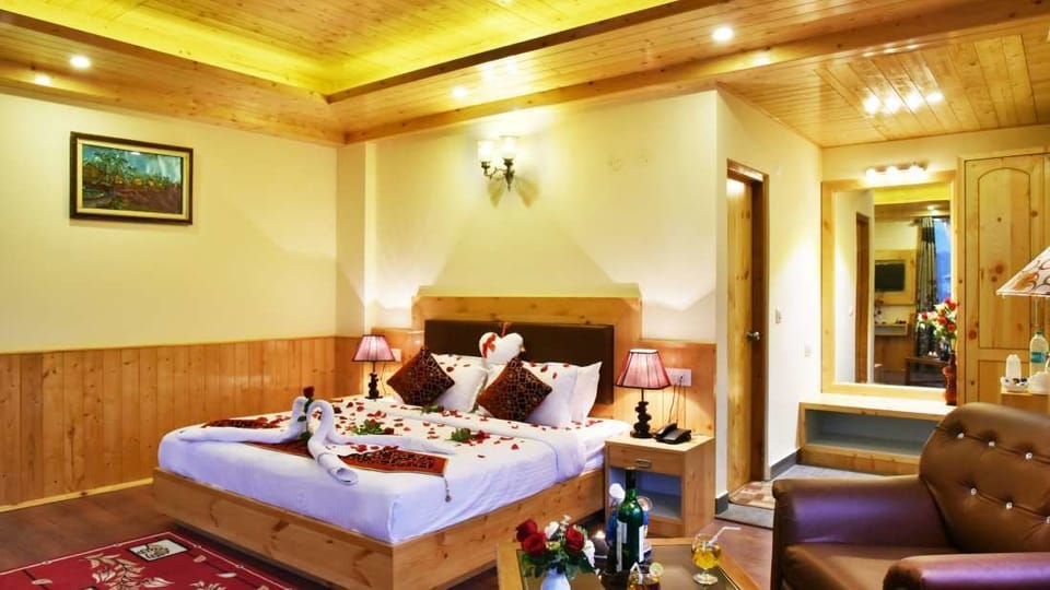 Desk, rollaway beds