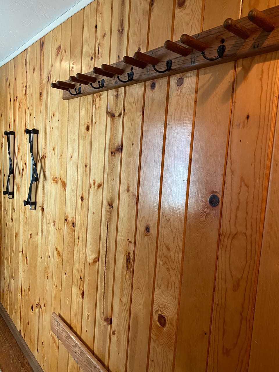 Rack For 6 Pairs Of Skis & 2 Snowboards