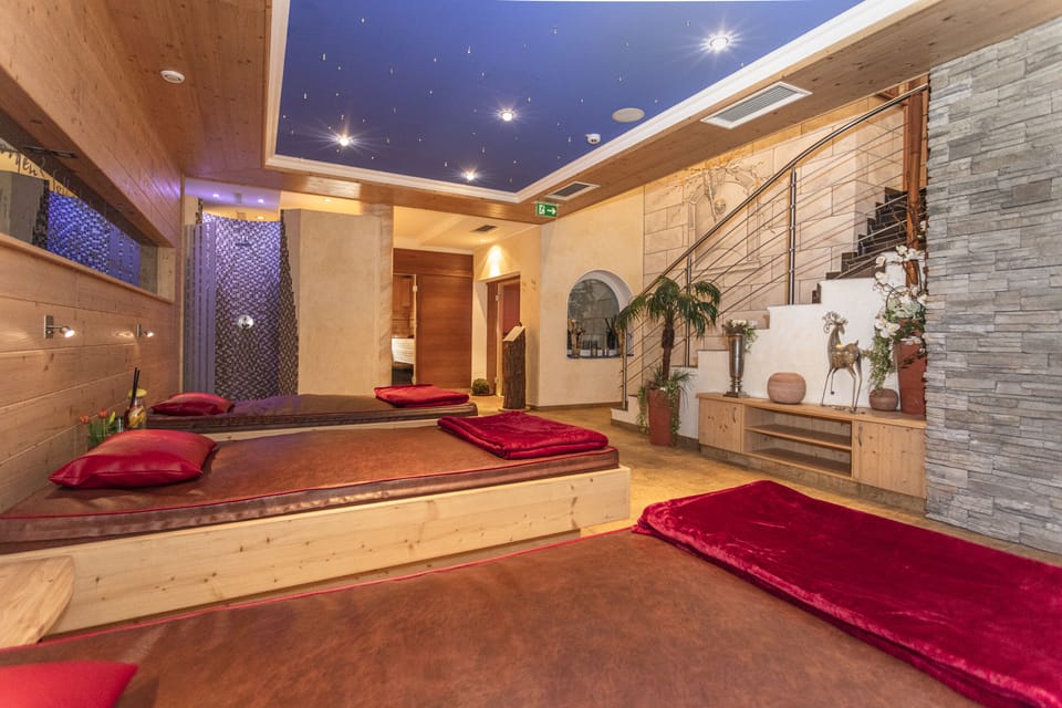 Sauna, steam room, massages